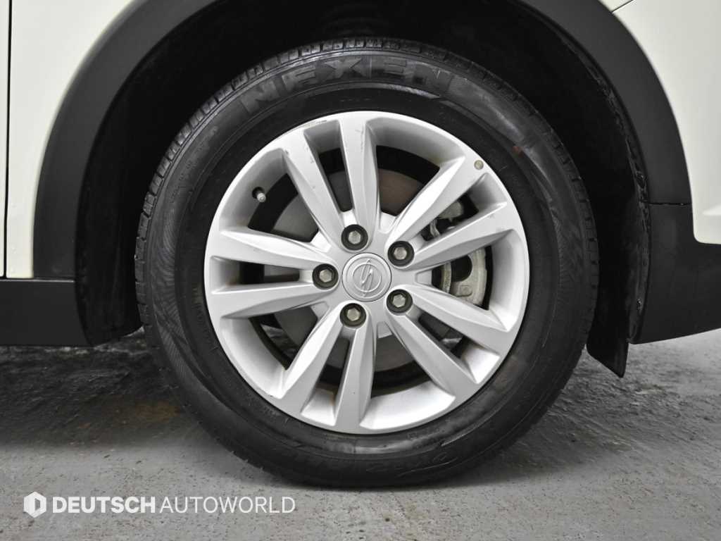 Ssangyong Tivoli - Vista 5