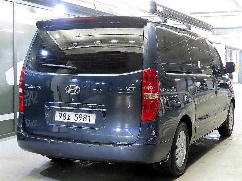 HYUNDAI Starex - Vista 4