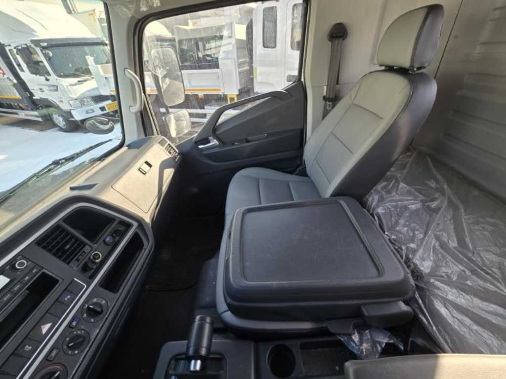 medium and large cargo truck - Vista 11