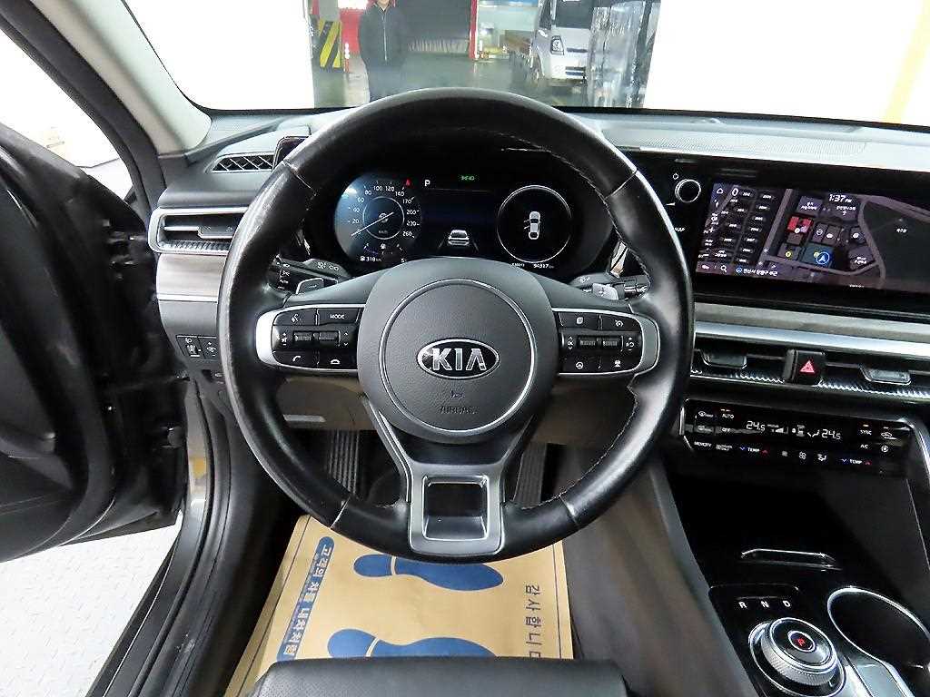 KIA K5 - Vista 9