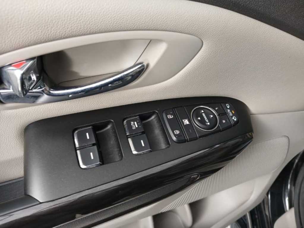 KIA Carnival - Vista 9