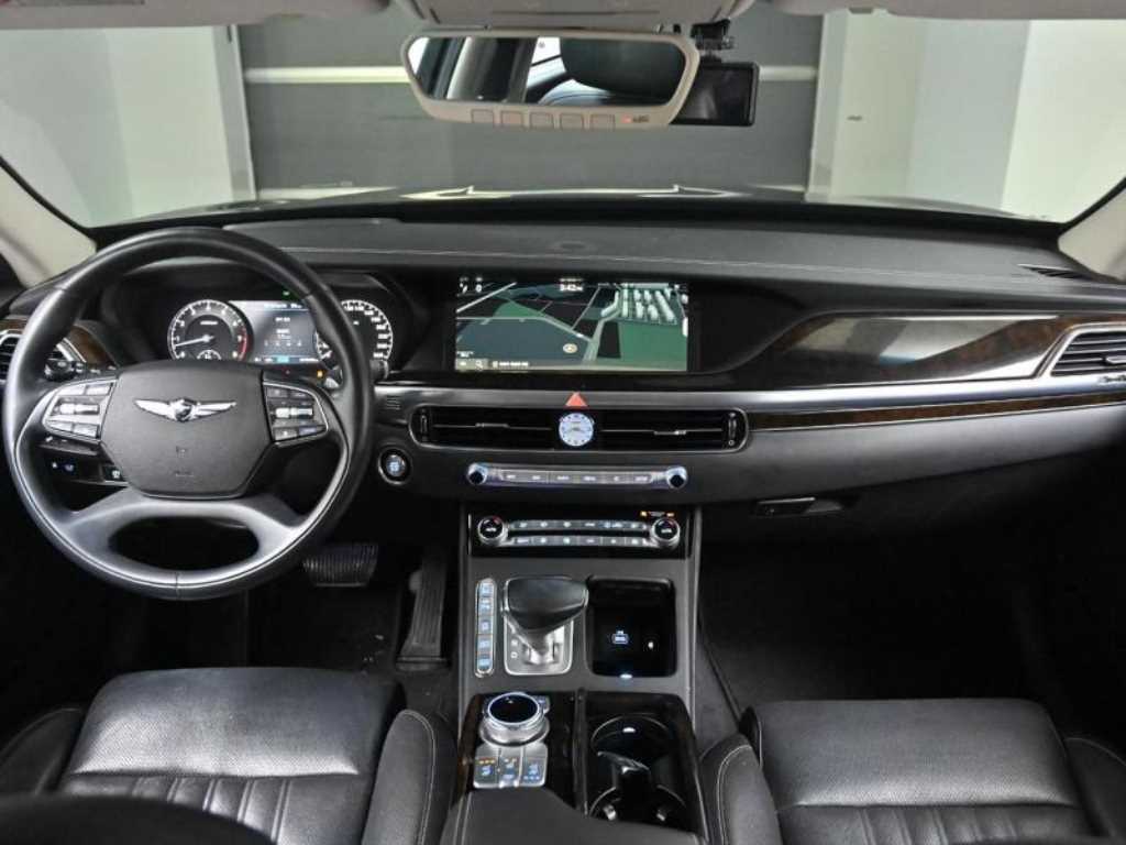 Genesis G90 - Vista 7