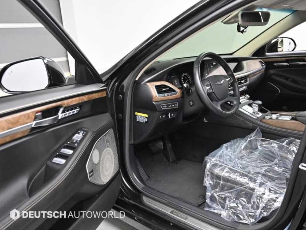 Genesis G90 - Vista 11