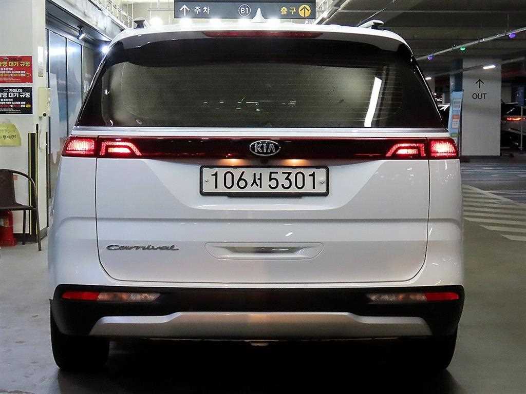 KIA Carnival - Vista 5
