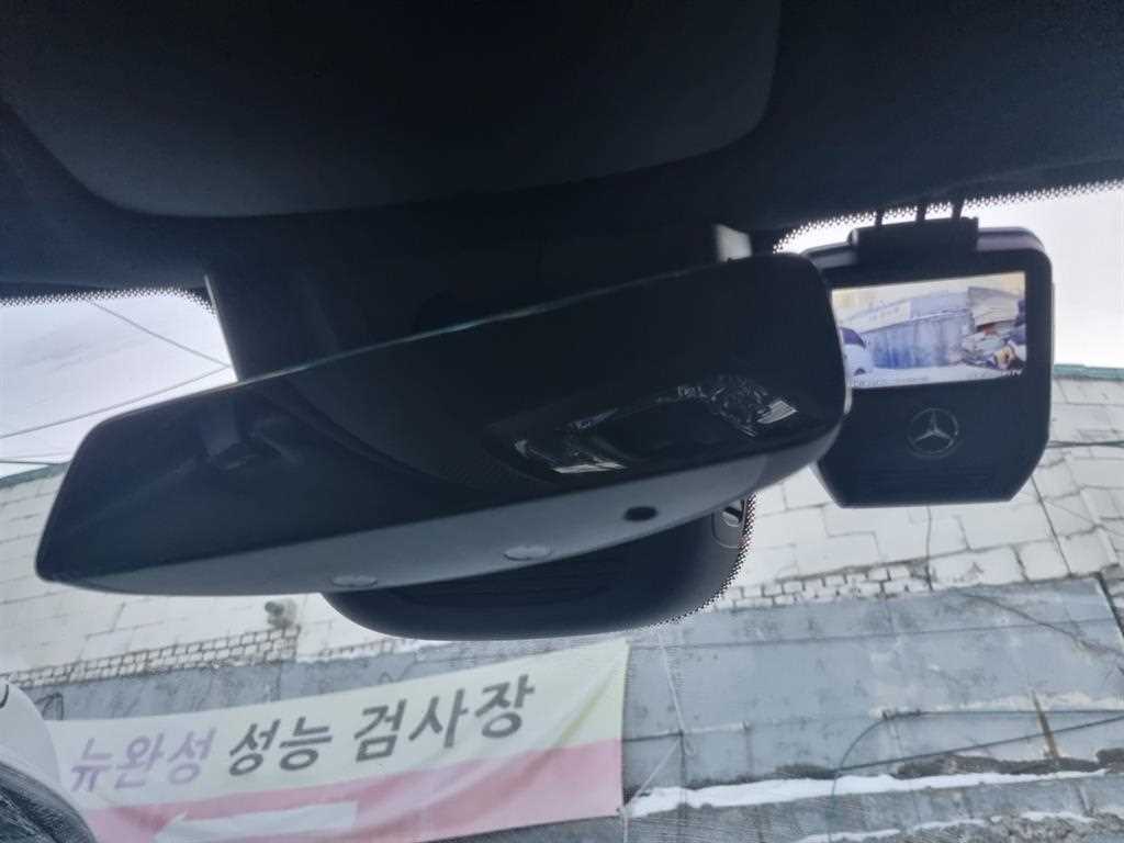 Mercedes Benz GLB Class - Vista 7