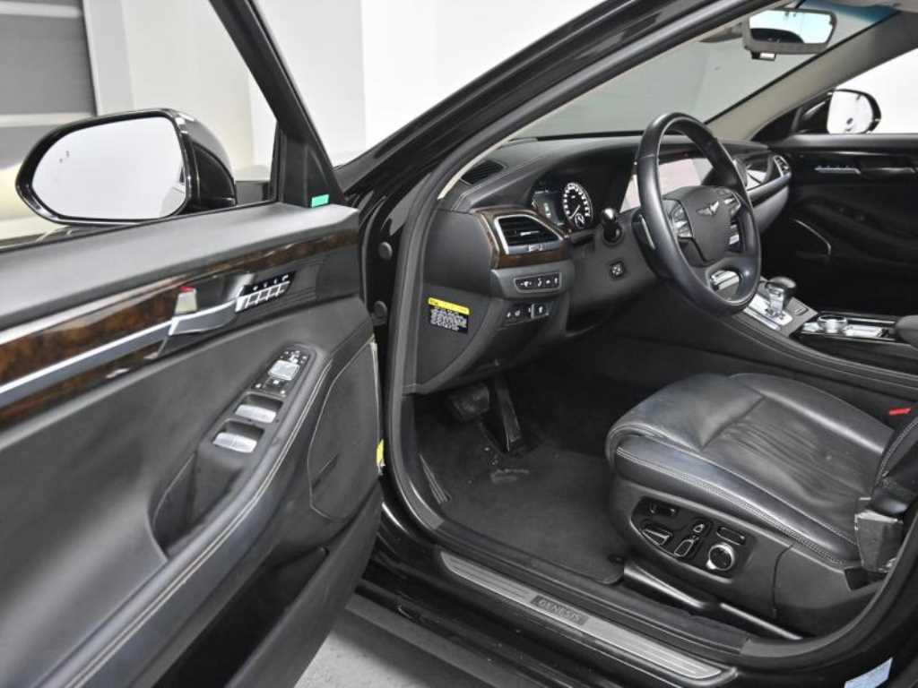 Genesis G90 - Vista 11