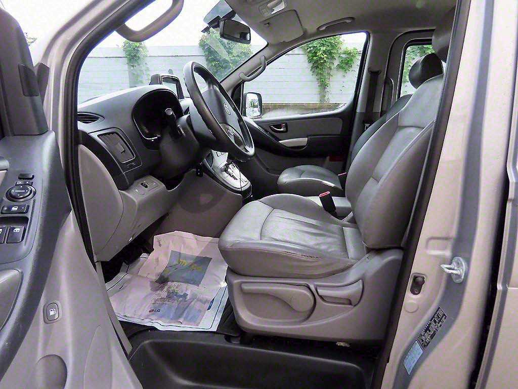 HYUNDAI Starex - Vista 5