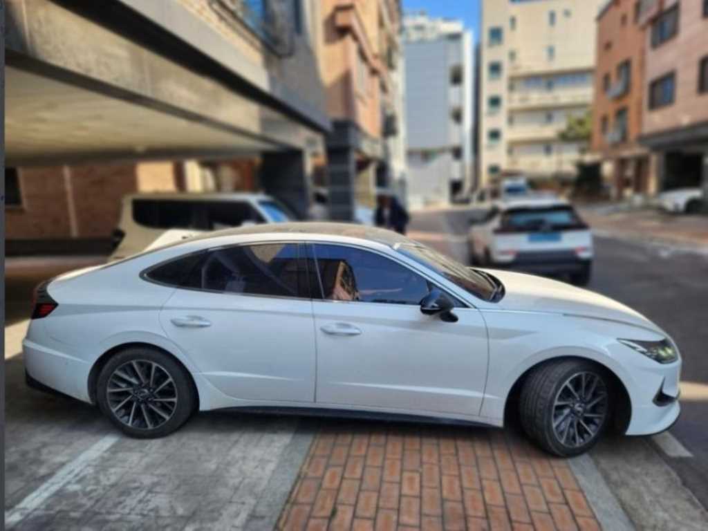 HYUNDAI Sonata - Vista 4