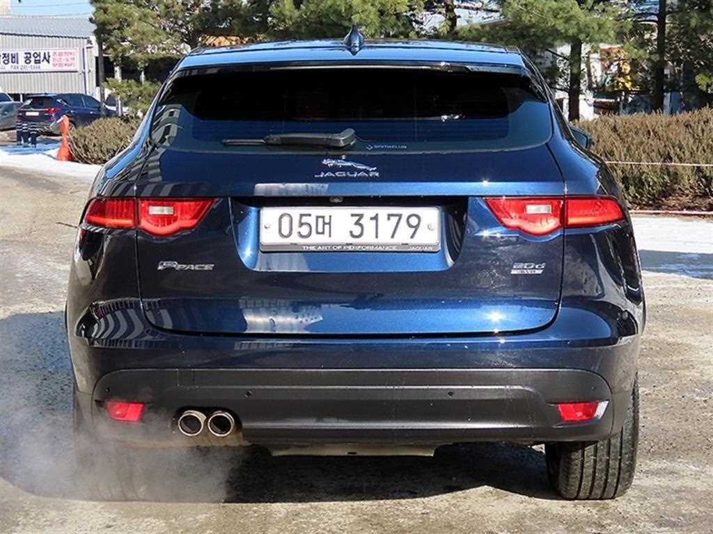 Jaguar F-PACE - Vista 4