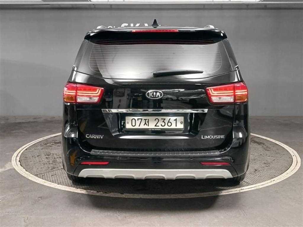 KIA Carnival - Vista 5