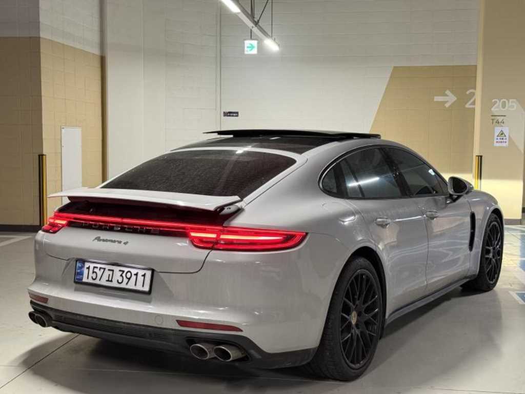 Porsche Panamera - Vista 4