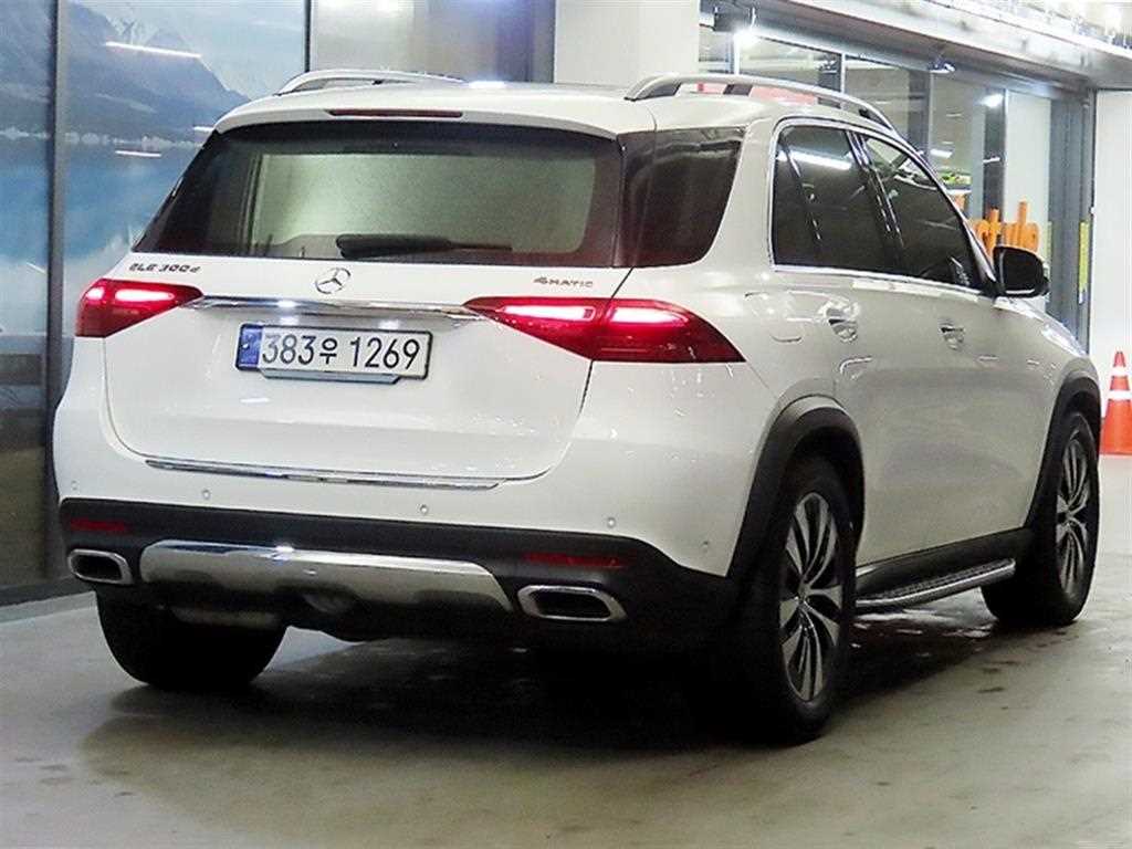 Mercedes Benz GLE Class - Vista 4