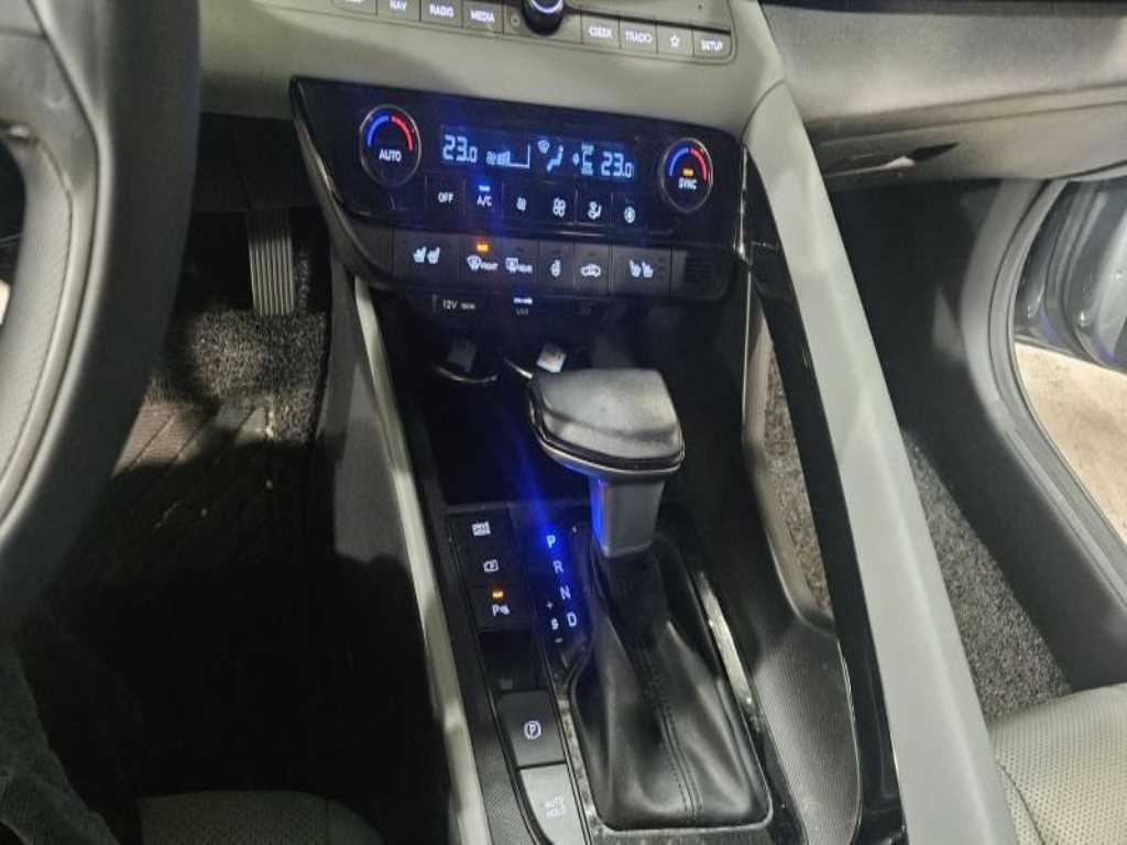 HYUNDAI Avante - Vista 12