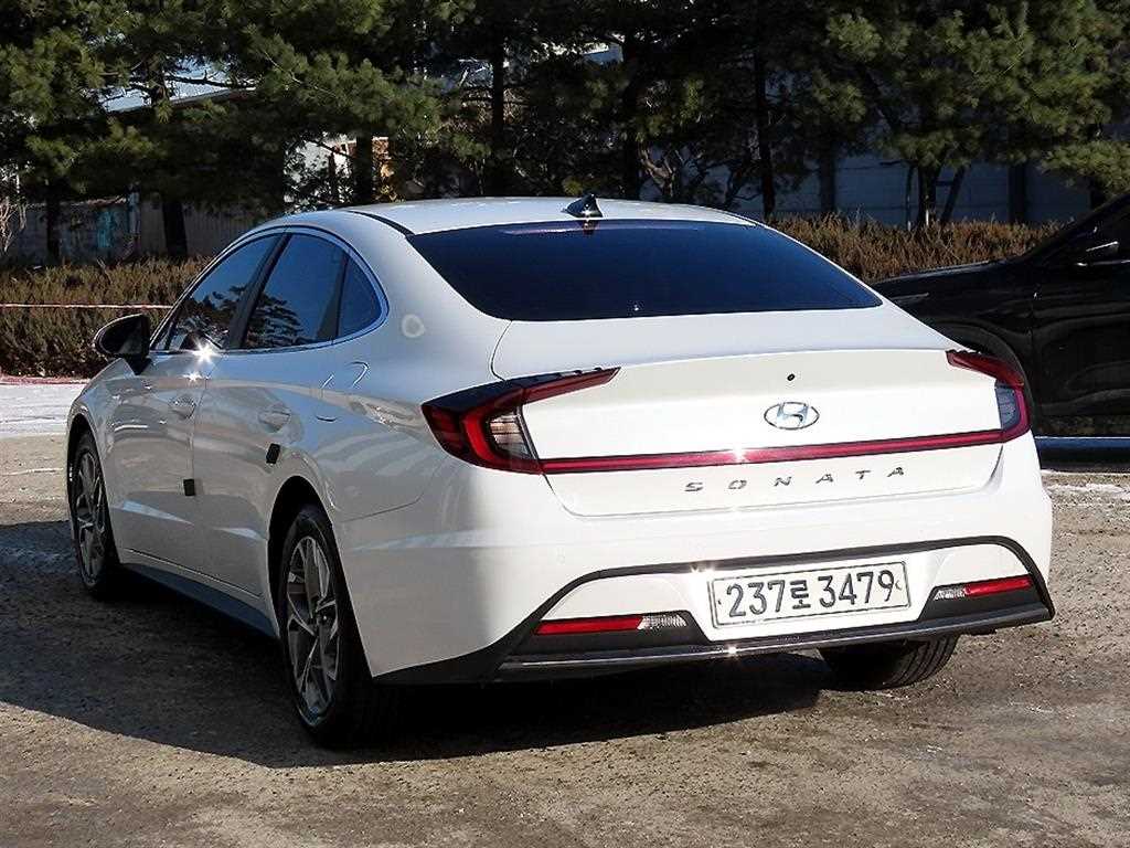 HYUNDAI Sonata - Vista 3