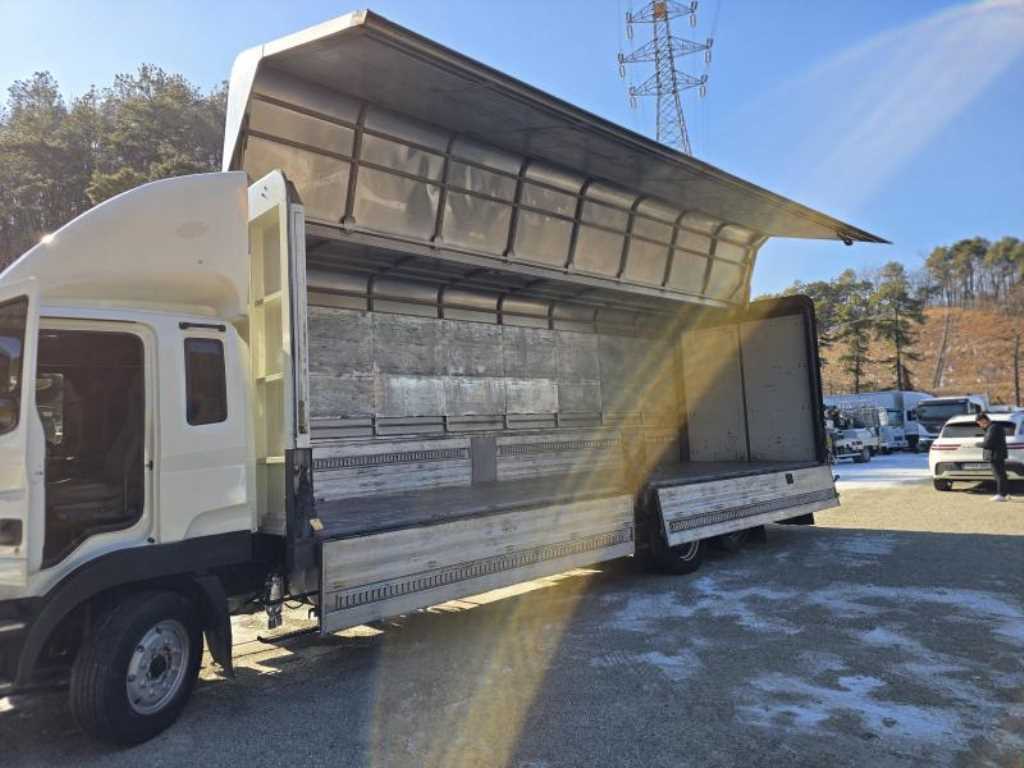 medium and large cargo truck - Vista 10