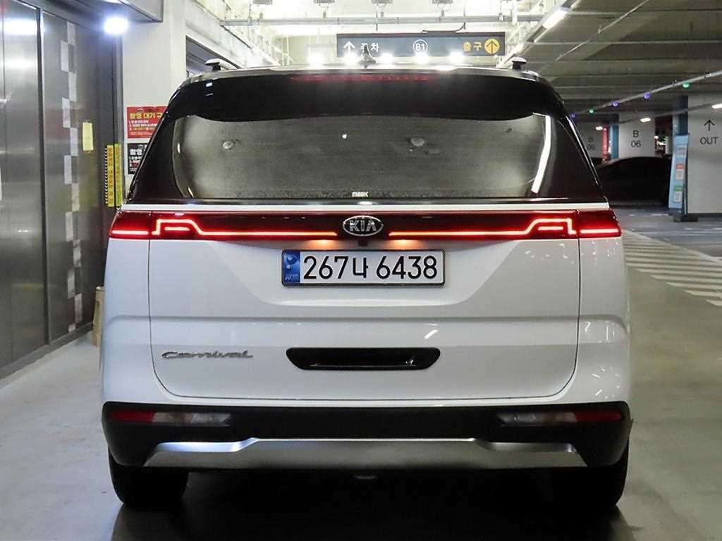 KIA Carnival - Vista 5