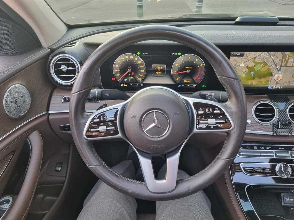 Mercedes Benz E class - Vista 10