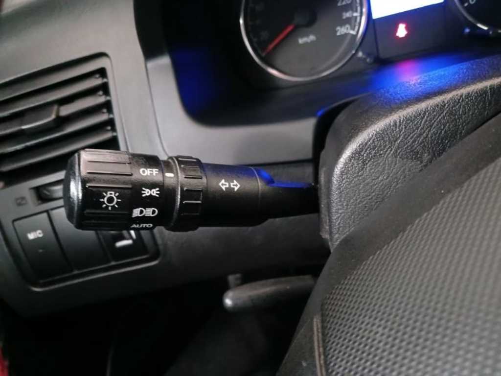 HYUNDAI Tuscani - Vista 12