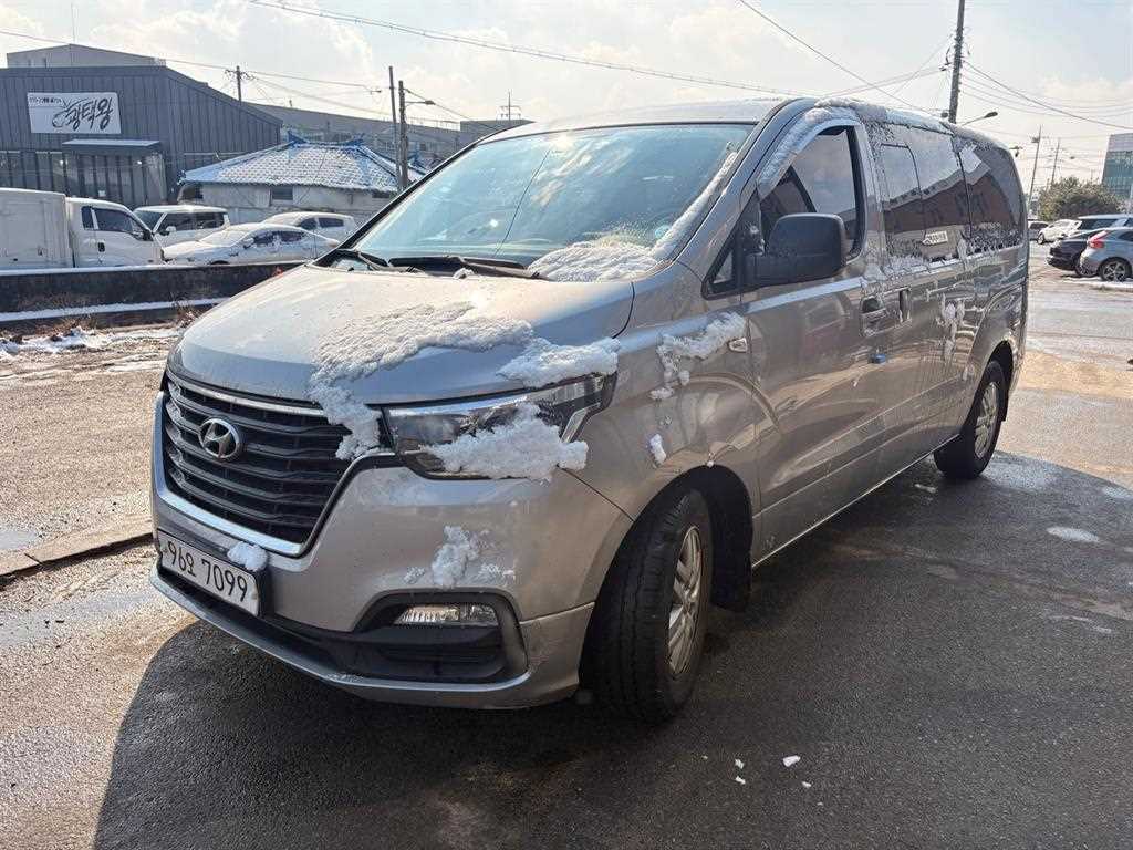 HYUNDAI Starex - Vista 2