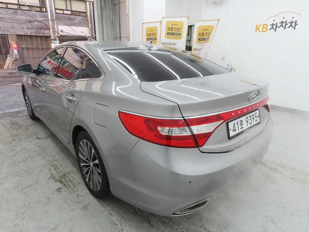 HYUNDAI Grandeur - Vista 4