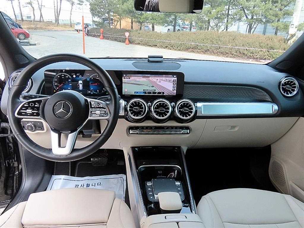 Mercedes Benz GLB Class - Vista 7