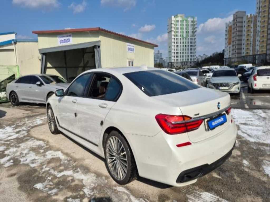 BMW 7 Series - Vista 3