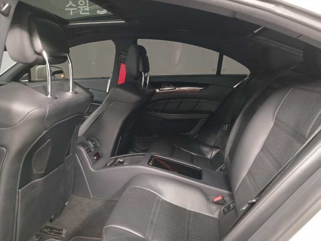 Mercedes Benz CLS Class - Vista 8