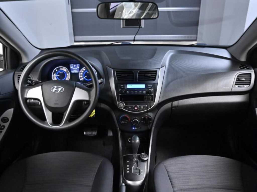 HYUNDAI Accent - Vista 7