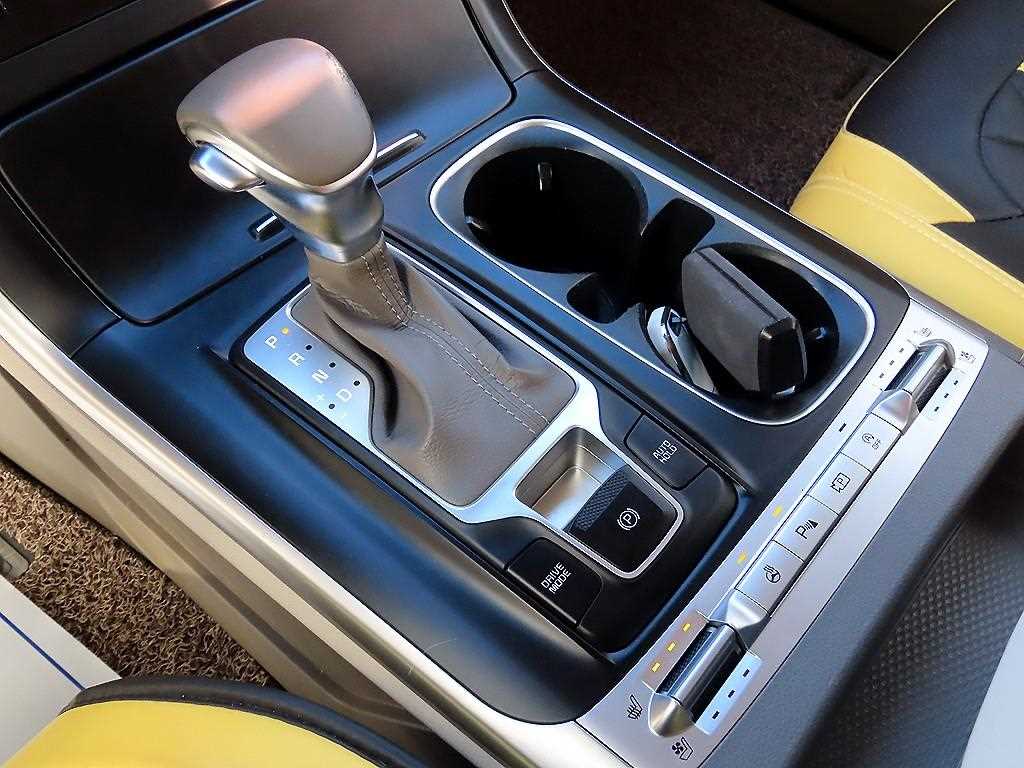 KIA Carnival - Vista 11