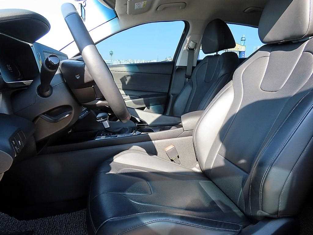 HYUNDAI Avante - Vista 5