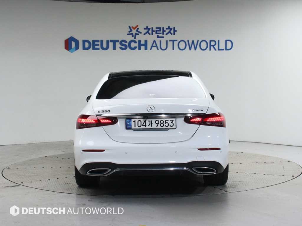 Mercedes Benz E class - Vista 4