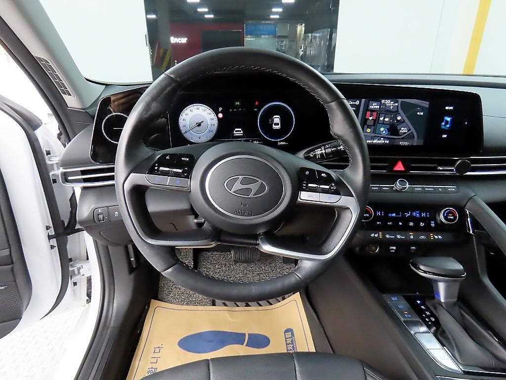 HYUNDAI Avante - Vista 9