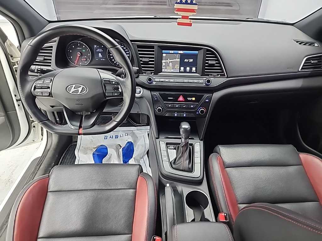 HYUNDAI Avante - Vista 7