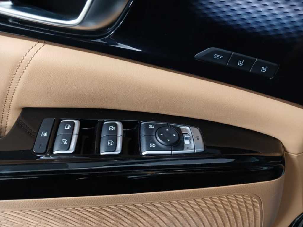 KIA Carnival - Vista 10