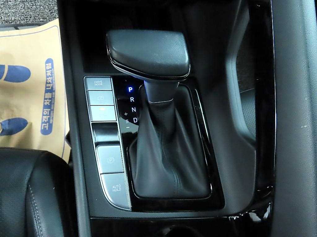 HYUNDAI Avante - Vista 10