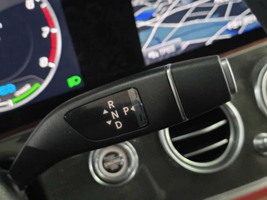 Mercedes Benz E class - Vista 10