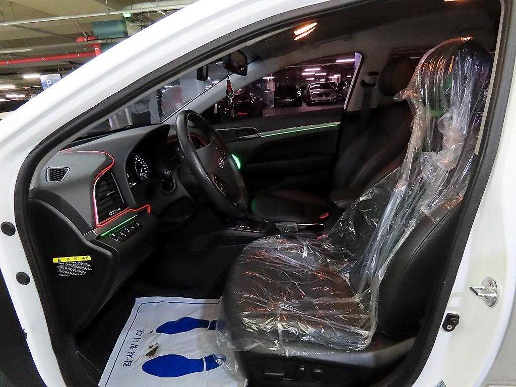 HYUNDAI Avante - Vista 6