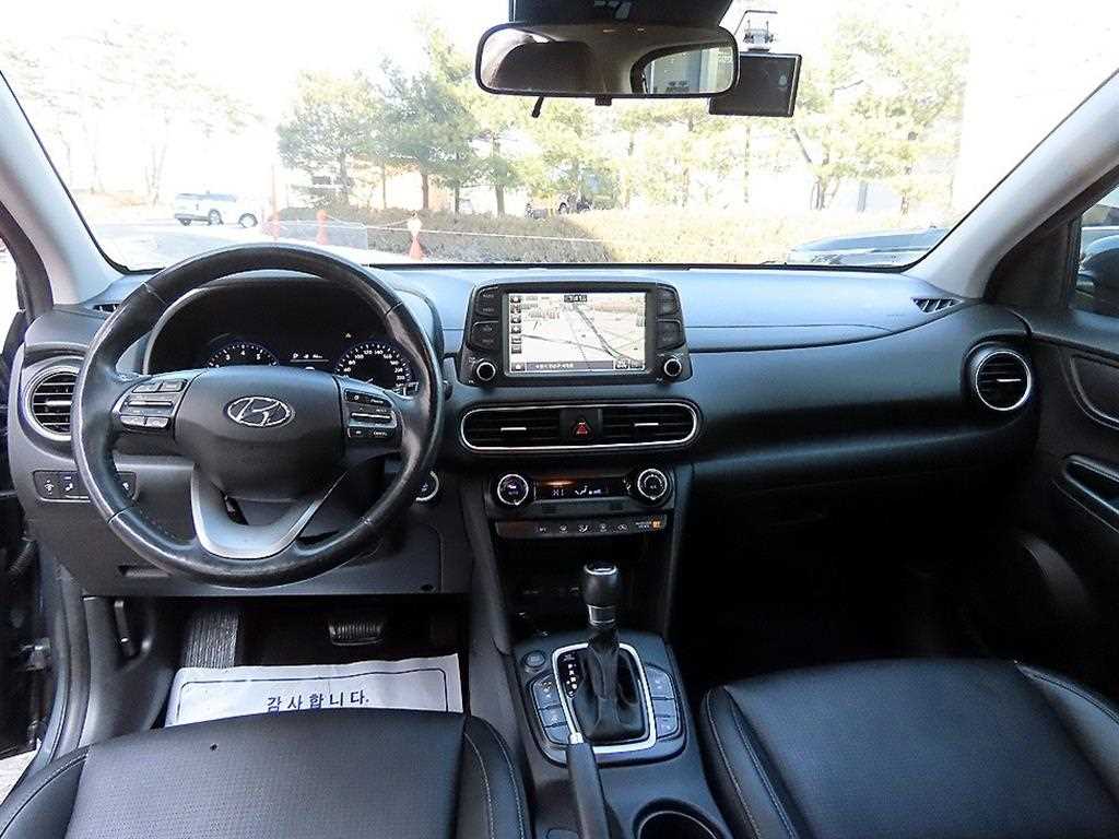 HYUNDAI Kona - Vista 7