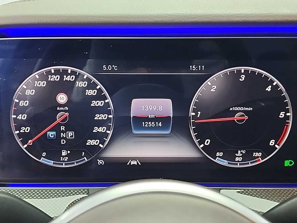 Mercedes Benz CLS Class - Vista 6