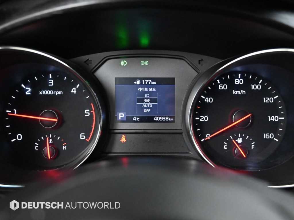 KIA Carnival - Vista 8