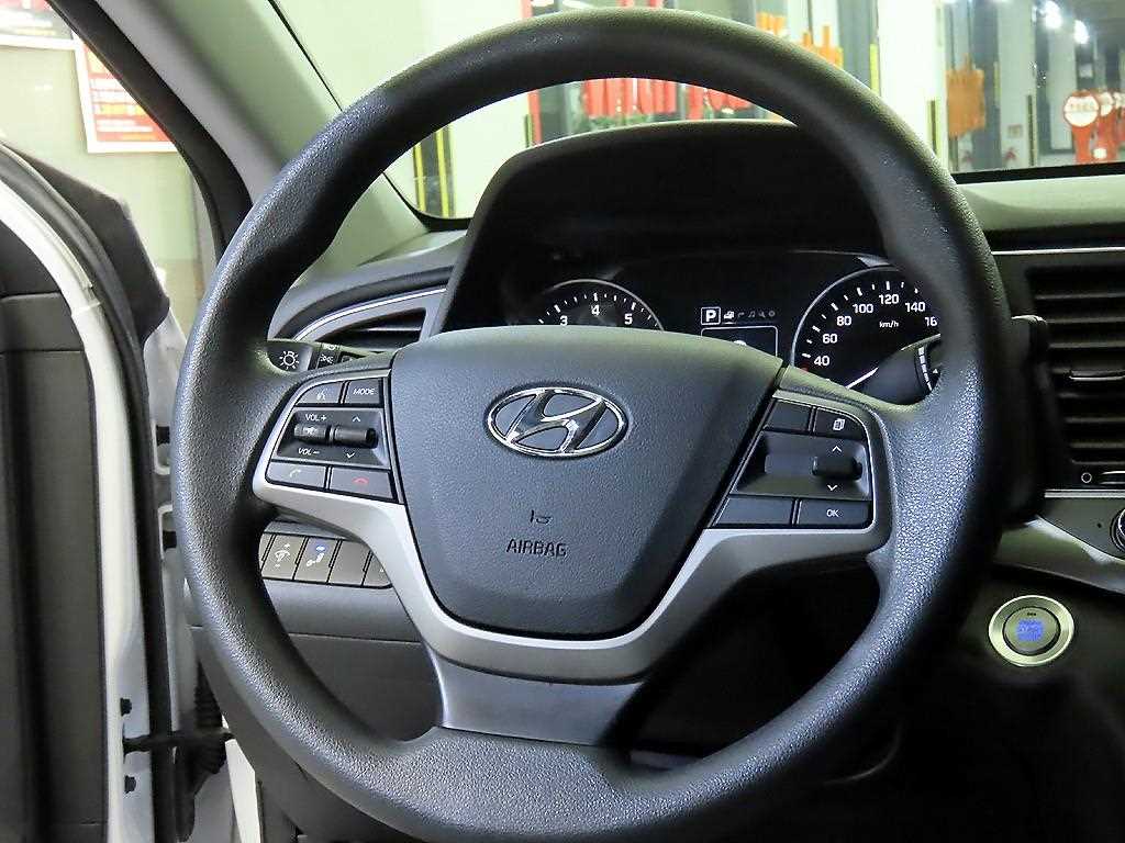HYUNDAI Avante - Vista 8