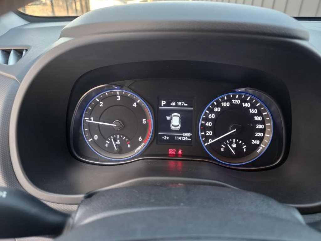 HYUNDAI Kona - Vista 11