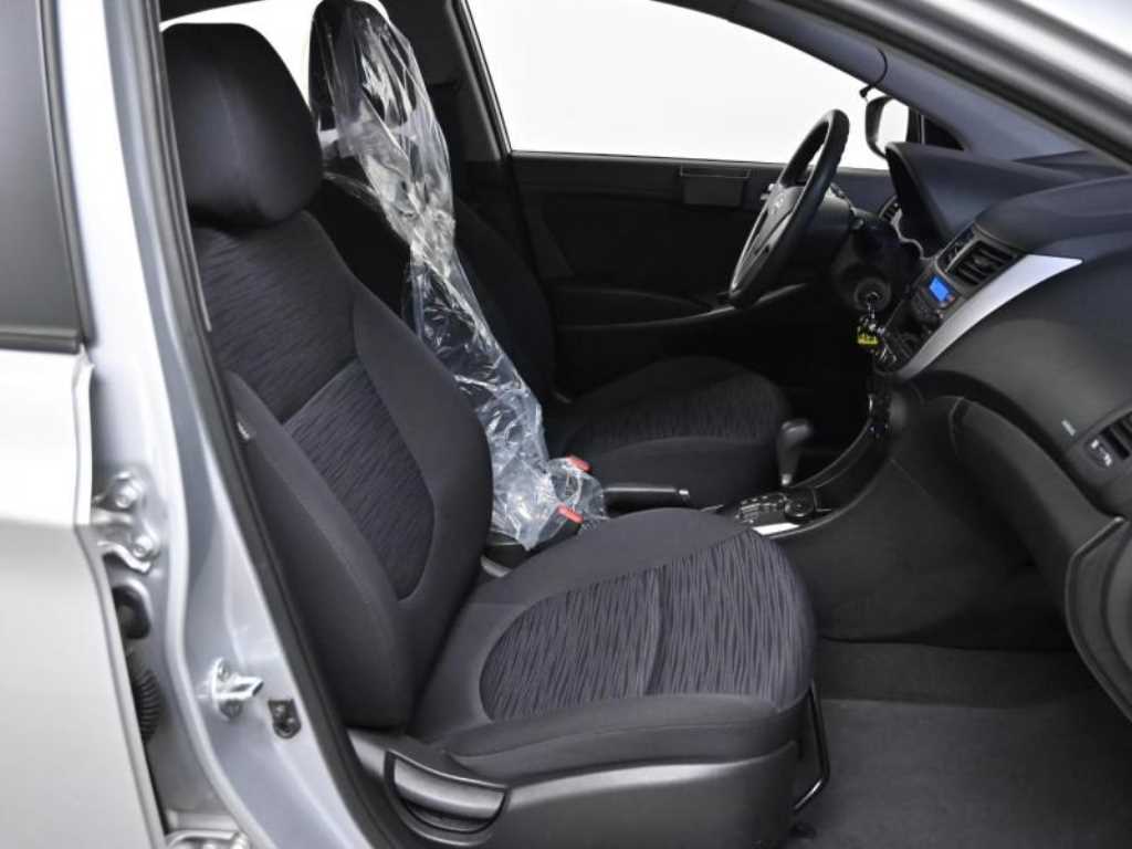 HYUNDAI Accent - Vista 10