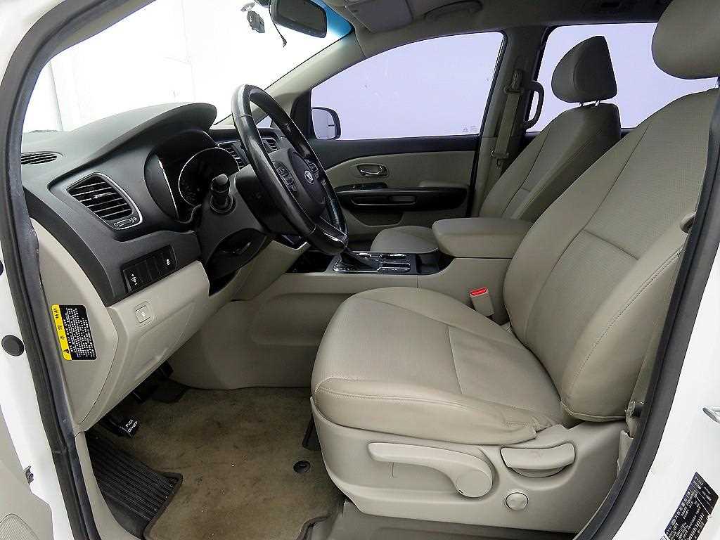 KIA Carnival - Vista 6