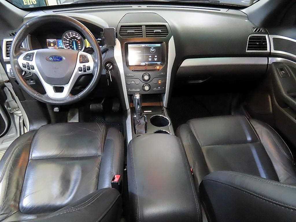 Ford Explorer - Vista 10