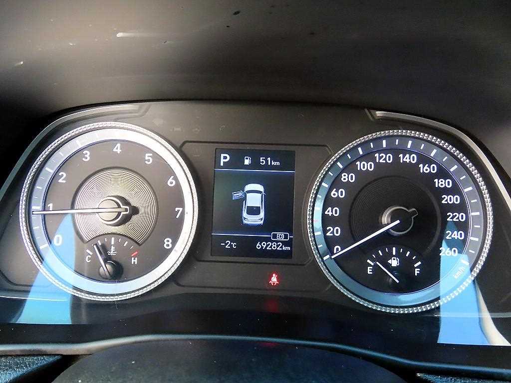 HYUNDAI Sonata - Vista 9