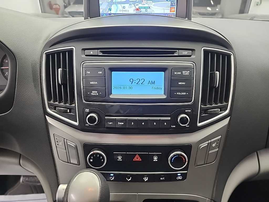 HYUNDAI Starex - Vista 10