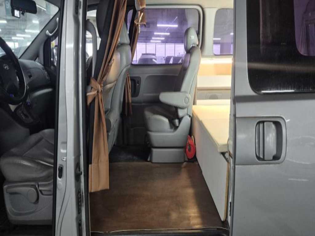 HYUNDAI Starex - Vista 11