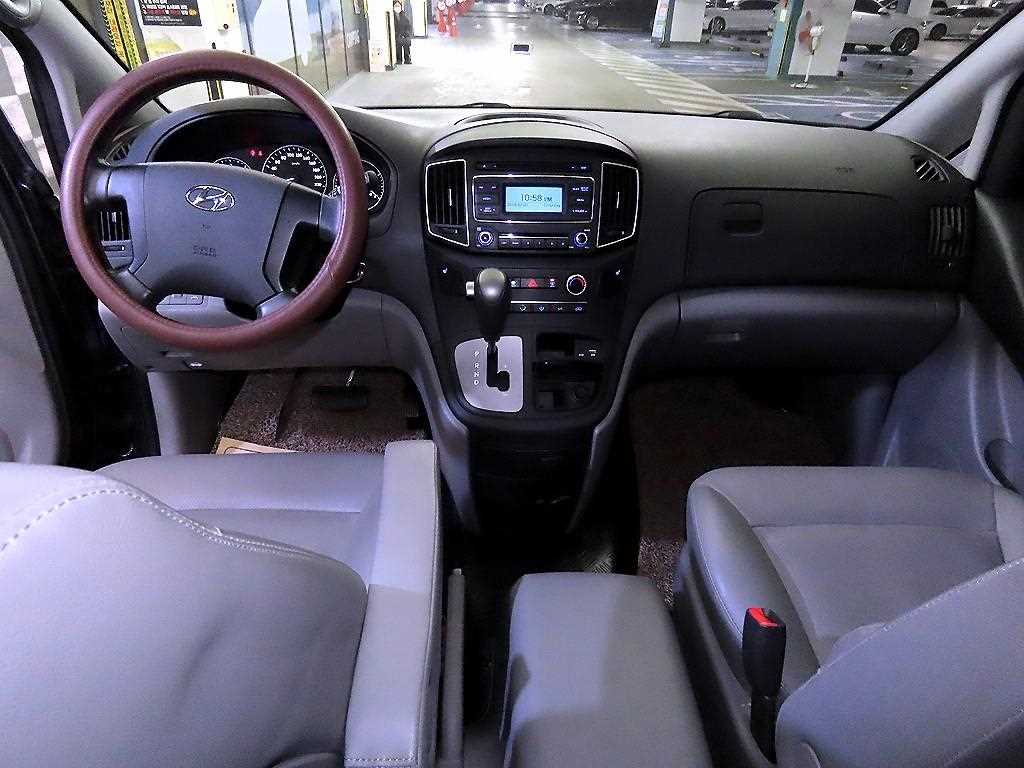 HYUNDAI Starex - Vista 10