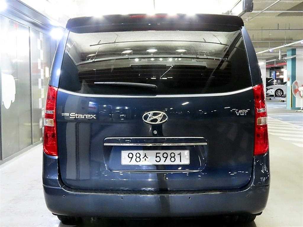 HYUNDAI Starex - Vista 5
